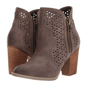 NWT Not Rated Gretchen Ankle Boots Taupe NRLB0385
